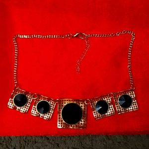Black and gold chocker